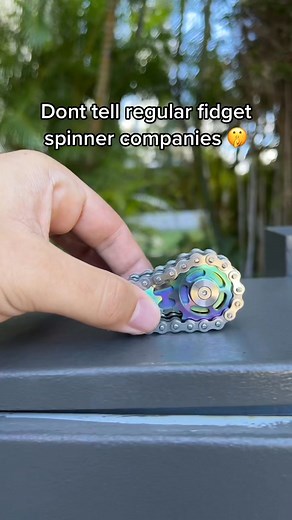 FEELING ANXIOUS AND BORED? 😰🥱 Release your anxiety and shoo away your boredom with this Sprocket Chain Fidget Toy! | Mildnear