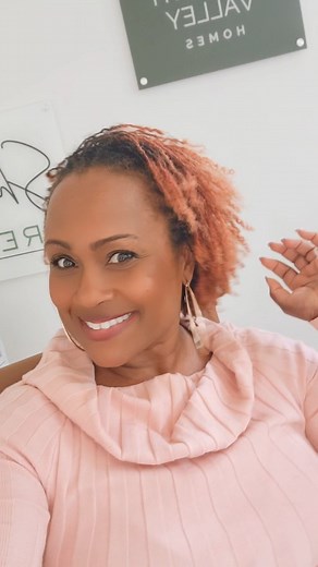 #FridayMentalBreak #TheMatrix #modelhomeshenanigans #Nashville #NashVegas #Workwithme #realtorswithlocs #locjourmeycontinues #naturalhair #relocationspecialist #realtormom #setmefree #facecardfye #fitover40 #whos49 Want to know more about micro-twists or locs.. Holla at my girl @nashvillehairexperience She's the truth and does not play about her customers!! Want to get the inside scoop on homebuying and building- DM me let's talk!!! | Samantha Vaughn