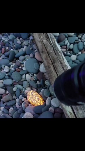 2.8K views · 118 reactions | Yooperlites! #yooperlites #yooperlite #rockhound #discovery #lakesuperior #greatlakes #yooper #convoyc8 #crystals #michigan #glowstone #puremichigan #minerals #infinitystones | Erik Rintamaki | Facebook