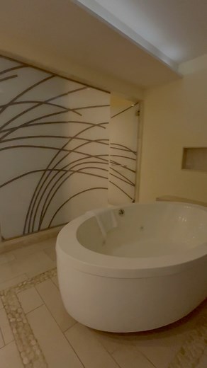 Our Diamond Club™ accommodations offer unrivaled luxury and unparalleled comfort for those who demand the best, ensuring an unforgettable stay. Are you part of the Diamond Club™? | Royalton Negril