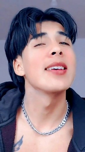 5.2K views · 487 reactions | Es Que Me Enamore - Elian Rivera #esquemeenamore #ElianRivera #fyp2024viral #foryoupage #paratii #sad #romantico | Edwin.Oficial | Facebook