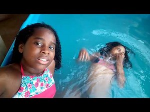 Tipos de pessoas na piscina