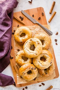 #HomemadeBagels #CinnamonRaisinBagels #EasyBaking #BagelRecipe #breakfastideas | The Busy Baker