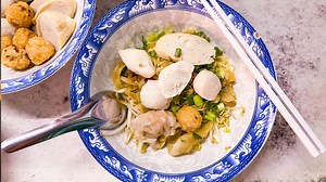 Legendary Thai Chinese food - they make all the fishballs by hand for 70 years! | Migrationology