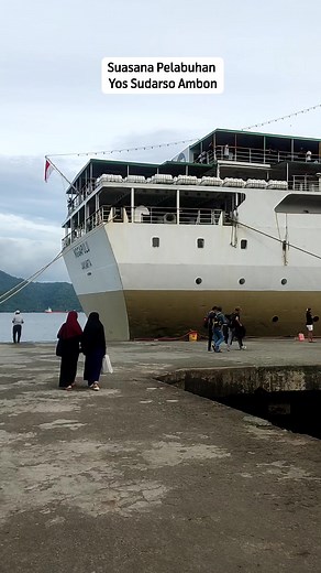 Suasana Pelabuhan Yosudarso Ambon. KM. Ngapulu #dokumenter #travelingambon #travel #ambon #kelemedia | KELE Media