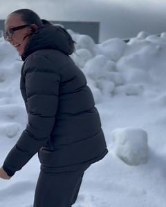 5K views · 16 reactions | Ataasinngorninnguaq ☕️ Hiiihh!! Sapaatip akunneraasiit nutaaq aallartippoq  Iterluarsaatigalugu, assiliigaangatta illarnissarput inissaqartuaannarmat, illaqataalaarniaritsi  Arfininngorpat ilanngullugu ukiorsiutit tamarmik -30% ingerlavoq 朗 Takuss? 﫶 ☎️ 31 33 00  Messenger | INUIT Quality Clothes of Greenland - Nuuk | Facebook