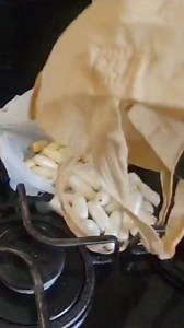 🚨 A PC-AM, por meio do 1° DIP, prendeu em flagrante, na segunda-feira (21/08), Bruna Tavares Delaguila, Daniel Ferreira Menezes e Maria Vitória Oliveira de Lima, por envolvimento com transporte internacional de drogas. 🇫🇷 O destino principal de envio do material ilícito seria Paris, na França. 💸 Cada envolvido nesta ação delituosa iria receber R$ 15 mil pelo transporte. ⚠️ Procedimentos Bruna, Daniel e Maria Vitória responderão por tráfico de drogas e associação para o tráfico e ficarão à di