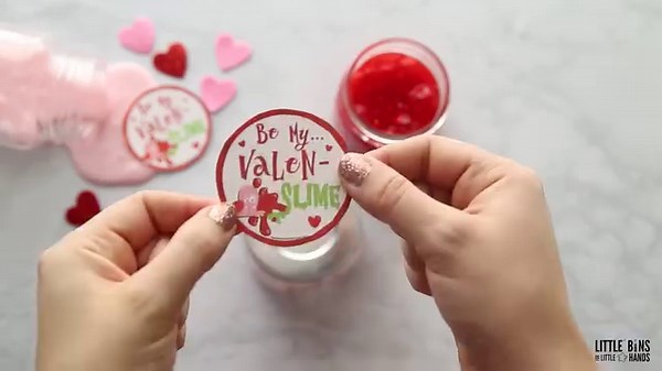 Make Valen-Slimes with our best homemade slime recipe! 💕💘 https://littlebinsforlittlehands.com/valentines-slime-sensory-play-science-activity/ | Little Bins for Little Hands