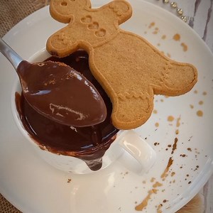 34K views · 143 reactions | Cioccolata calda speziata, densa e senza grumi! La #ricetta completa è qui: https://blog.giallozafferano.it/odoredifelicita/cioccolata-calda-speziata/ Dal blog Profumo di biscotti, odore di felicità | Blog Giallozafferano | Facebook