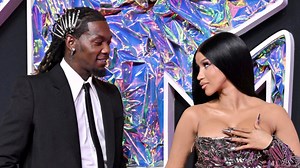 Cardi B & Offset Spice Up MTV VMAs With Raunchy Bathroom 'Sex Video' - HipHopDX