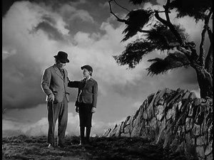 Huw Morgan (Walter Pidgeon) descreve a sua aldeia galesa, o seu verde...