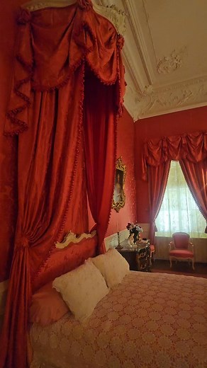 #millsmansion #historichomes #gildedage #ruthlivingstonmills #MasterBedrooms #staatsburgstatehistoricsite #newyork #usa #historicpreservation | Mando Sanchez
