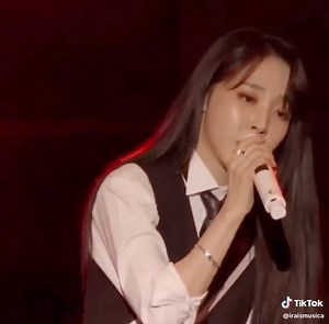 Eclipse 🌘 versión acústica ~ ❣️ Un contraste interesante a la versión original (Ambas son increíbles 💖) #Mamamoo #Moonbyul -✨ | El Rábano De Mamamoo