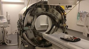 "Naked" CT scanner at full speed