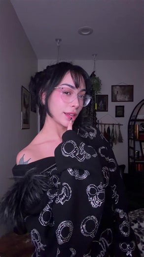 my lamp behind me broke :”) #altgirl #ravetok #fypシ