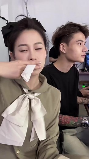 Kuaishou: Cosplay, Cắt Tóc & Cảm Xúc Chân Thực