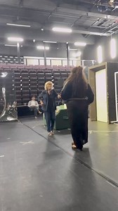 על הבמה הן צ'ילבות, אבל בחיים האמיתיים מרים זוהר ומיה לנדסמן הפכו להרבה יותר מחברות❤️ מחר הן עולות על הבמה לראשונה, "צ'ילבות", אל תפספסו. (מתוך ראיון לתוכנית "תרבותניקים" בכאן רשת ב') | התיאטרון הקאמרי The Cameri Theatre