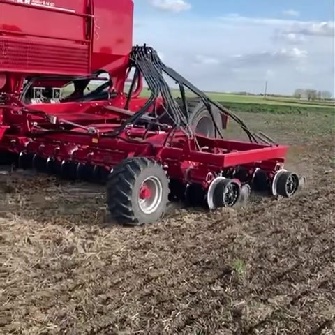 Variable rate drilling with fertiliser | CLAAS Eastern