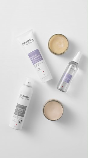 🌟✨ Odkryj segment Smooth Goldwell StyleSign - fioletowe oznaczenia na opakowaniu wskazują na wyjątkowe produkty zapewniające doskonałą gładkość i połysk każdej strukturze włosów. Ciesz się natychmiastowymi efektami oraz trwałą odpornością na wilgoć i puszenie się włosów przez aż 72 godziny! 🌟✨ Co znajdziesz w tej niezwykłej serii? Oto trzy produkty, które zrewolucjonizują Twoją stylizację: 1️⃣ Spray nabłyszczający: daje intensywny blask i jedwabistą gładkość bez obciążania włosów. 2️⃣ Krem BB 