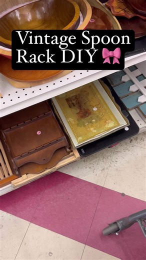 8.5K views · 125 reactions | A fun thrifting idea for your next DIY…Vintage Hankie Display made from an antique spoon rack. #diy #vintagediy #vintagestyle #VintageHomeDecor #thriftstorefinds #thrifting #foryoupageシ #fypシ | Glitter and Mason Jars | Facebook