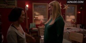 Midori Francis, Renee Rapp Lesbian Scene in The Sex Lives Of College Girls