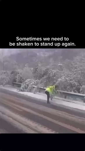 How to Use Adversity to your Advantage: read ⬇️“Hard times don’t create heroes. It is during the hard times when the ‘hero’ within us is revealed.” – Bob RileyMost people, when shaken by adversity, feel defeated and stuck. They miss out on growth and progress, seeing setbacks as failures instead of opportunities. By viewing challenges as chances to reveal our inner strength, we transform setbacks into stepping stones toward becoming our best selves. Practical Tips. 1. Embrace Challenges: See dif