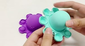 𝙇𝙞𝙢𝙞𝙩𝙚𝙙 𝘿𝙚𝙖𝙡 3D Octopus Toys Pop its Bubble Fidget Toy, Flippy Octopus Keychain Mini Pop Octopus Squeeze Sensory Toys Relieve Emotional Stress Figit Toys for Kids Adults (6 Pcs Multicolor)
