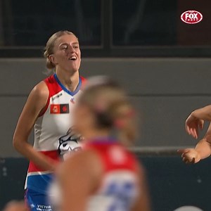 Kristie-Lee Weston-Turner celebrated this goal a little too hard 😂 A well deserved winner of the 'Celly of the week' 🙌 | FOX Footy