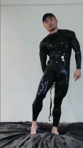 How to wear rubber suit easily