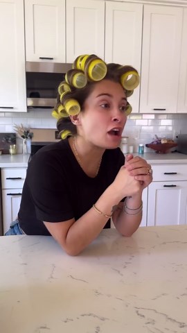 NICOL CONCILIO on Instagram: "The New York Italian mom is back and she’s throwing a Fourth of July party 💁🏼‍♀️✨ Rollers: @thedrybar Speaker: @sonos Shorts: @hm Drink: @whiteclaw #newyorkitalian #italianmomstyle #newyorkmoms #comedy"