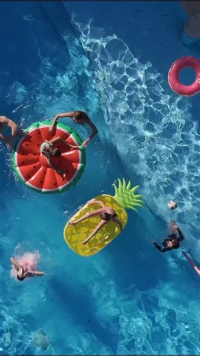 🇧🇷 Quem disse que só os adultos sabem curtir o resort? No Grand Palladium Imbassaí Resort & SPA as crianças têm um universo exclusivo de diversão e cuidado especial.✨🤩 No MiniClub, nossos monitores garantem uma programação completa durante todo o dia com diversas atividades, como: festa das cores, capoeira, passeio ecológico, jogos de piscina, show infantil, boate kids e muito mais. 🎉 🪩🎨 Aqui é o lugar perfeito para criar memórias para toda a vida. 👦👧 - 🇪🇸 Quién dijo que sólo los adult