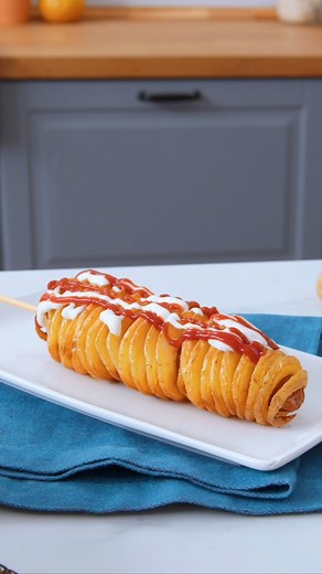 Hot dog curly fries all in one! 🌭🍟🤩 #scrumdiddlyumptious #food #recipe #hotdog #potatoes #curlyfries #streetfood #fingerfood 📌 RECIPE: www.scrumdiddlyumptious.com/3-cheesy-hot-dog-recipes | Scrumdiddlyumptious