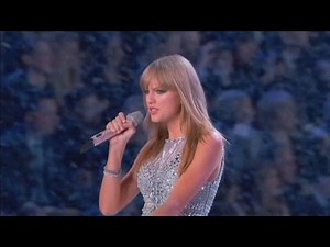 Hot models on the Victoria's Secret fashion show, plus Taylor Swift