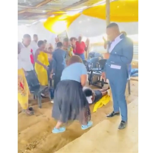 Nhai vatendi chii chinenge chichimbo itikawo apaa??? Kuwanda kwemademon here? Kuita mweya wakawanda here? Chinondi netsa ndechekutii munhu wese anofanira kudonha ukasa donha wonzii demon rako riri starbon😂😂😂🤣🤣😂 hiiii Kwadzorowa matumbu ndokwadzo mhanyira vakadaro zvavo Amamoyo 😂😂😂😂😂 #akamamoyo #brownsugar #Queening #mamoyointernationalkingdom | Chidonashe