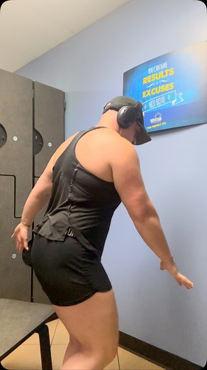 Quick #chestworkout this evening. #chest #chestpump #melanielandry #musclemel #womenbodybuilding #bodybuilding #femalemuscle #femalemuscles #femalemuscleworld #thick #thickness #fit #fitness #fitover40 | Melanie Landry