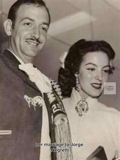 Maria Félix, known as “La Doña,” was one of Mexico’s most iconic actresses, celebrated for her striking beauty, commanding presence, and remarkable talent on screen. Rising to fame in the 1940s, she became a symbol of the Golden Age of Mexican cinema, starring in films such as Doña Bárbara, which showcased her ability to portray strong and complex female characters. During the filming of Doña Bárbara, Félix met Jorge Negrete, a prominent Mexican actor and singer, who played her love interest in 
