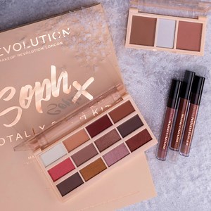 18K views · 71 reactions | All I want for Christmas is... darčeková sada Makeup Revolution Soph X Totally Soph!  Aj vy ju musíte mať? | Notino | Facebook