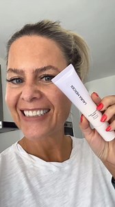 Beauty writer Suzanne Baum has been testing primers, bronzers and lipsticks for mature skin, here at Yours! 🎥: @suzanne_baum | Yours Magazine