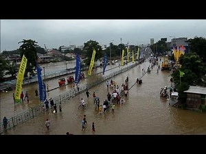 Floods displace 30,000 in Jakarta