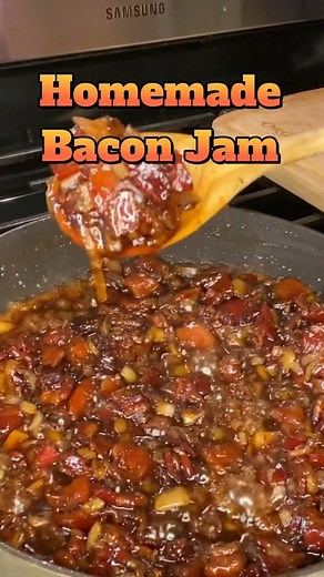 Let's try making this - Homemade Bacon Jam! Thanks Michiganbbqaddicts michiganbbqaddict for sharing this recipe! 🥓🥓 #baconrecipes #baconjam #letscook | Thecavemanstyle