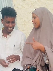 LABA NAAG AAD ISLA SHUKAANSANEESID | Somali Comedian