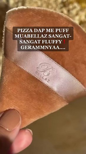 BELLAZ DAP ME PUFF PIZZA EDITION . Dah ready stock gais! Wajib kena ada puff nie setiap sorg.. gebu tu la 😍 best giler tau. Guna masa nak apply bedak compact or loose powder. Puff Bellaz Beauty memang di customade khas buat kesayangan Bellaz semua 🤗 Harga RM19.90 sahaja Jom grab sekarang 👇🏼 📲Www.wasap.my/60167635100/bellazpuffpizza #zulailinmarketing #muabellaz #muamalaysia #bellazbeauty #muabellazpuffpizza | Mua Bellaz Makeup Addicted