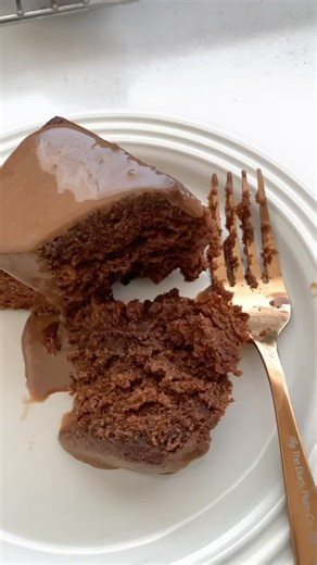 Chocolate yeast cake You will need: 240 g cake wheat flour 3 ml ml salt 3 ml bicarbonate of soda 35 g cocoa powder 5 g instant dried yeast 150 g butter 250 g sugar 2 large eggs 1/2 tsp almond essence 320 ml lukewarm milk What to do: 1. Sift together the cake flour, salt, bicarbonate of soda and cocoa powder. Add the yeast and mix with a wooden spoon. 2. In another bowl, cream the butter and sugar together until light and creamy. Add the almond essence. 3. Add the eggs, one at a time, beating wel