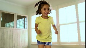 Minnie Mouse Bouncer and Ball Pit, 2-in-1 with 50 Balls for Girls, Kids – 55 lbs Max