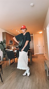 Today's thrift haul came to the grand total of $14. That included a DIY lace skirt, two oversized tees and two baseball caps. Do you want to see any more of these while I'm in the US? #thrift #thriftstorefinds #thrifting #thestyleinsider #wiwt #fashiontrends | The Style Insider