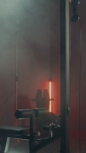 Stanice Lat Pulldown & Row — vytvořená značkou Atletica pro špičkový pohyb a precizní formu. Protože skutečná síla vzniká se záměrem. | Atletica