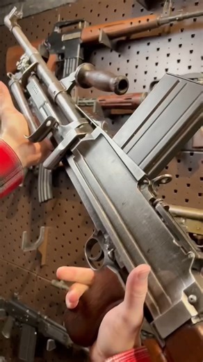 The Canadian “Chinese” 8mm BREN Mk2 in 1 Minute | Hannah Montana The Movie