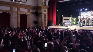 3 SUD EST e acum #acasăLaHunedoara cu cele mai tari hituri! Atmosferă unică la Casa de Cultură Hunedoara - Centrul Cultural „Corviniana”! | Primăria Hunedoara