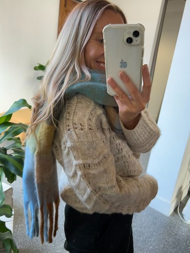 Today’s fitting room favourite ✨ The Wave knit jumper available in natural and grey. Kerrie wears the natural colourway with our Freya linen pant. #customerfavourite #knitjumper #littleliesthelabel #outfitinspiration #linenpants #lelulahboutique #lelulahstyle | Lelulah Boutique