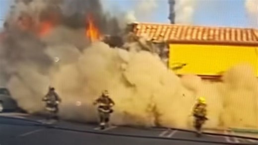 Calif. FFs become trapped in structure fire collapse, near-miss report details